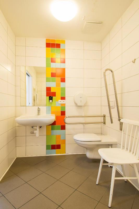 Bed in 7-Bed Mixed Dorm Ensuite image 3