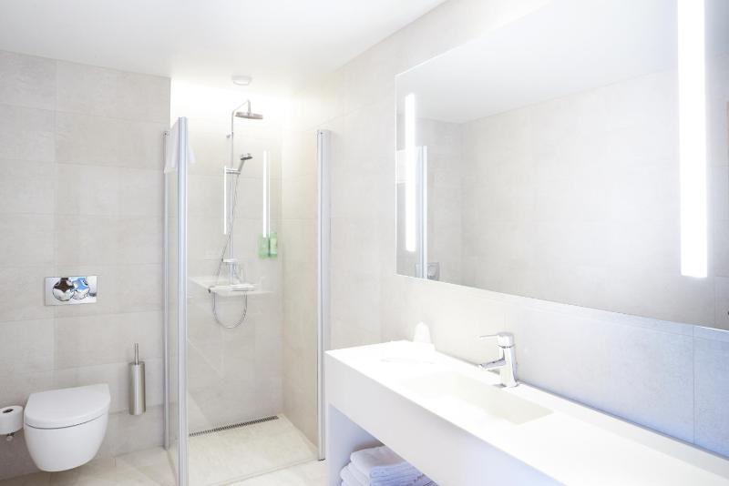 Double Room image 4
