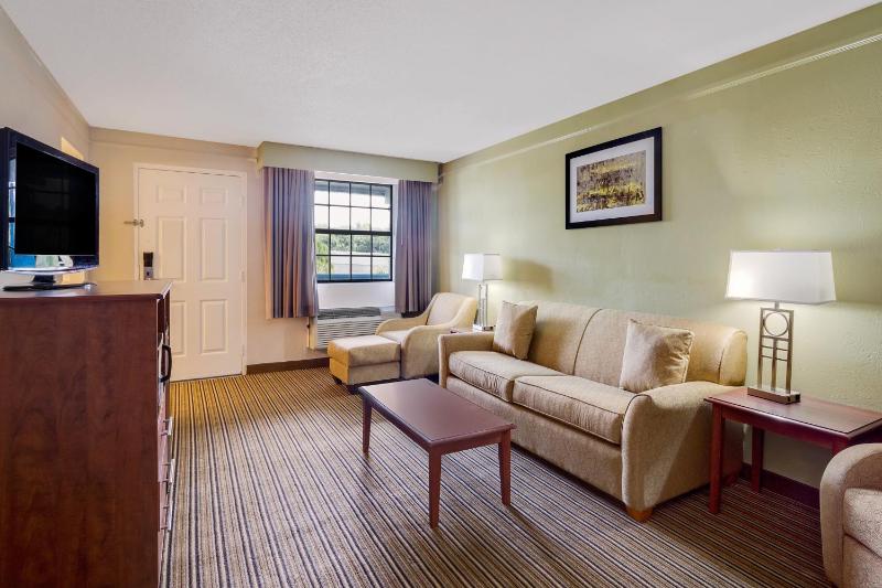 Baymont by Wyndham Jacksonville Orange Park - image 3