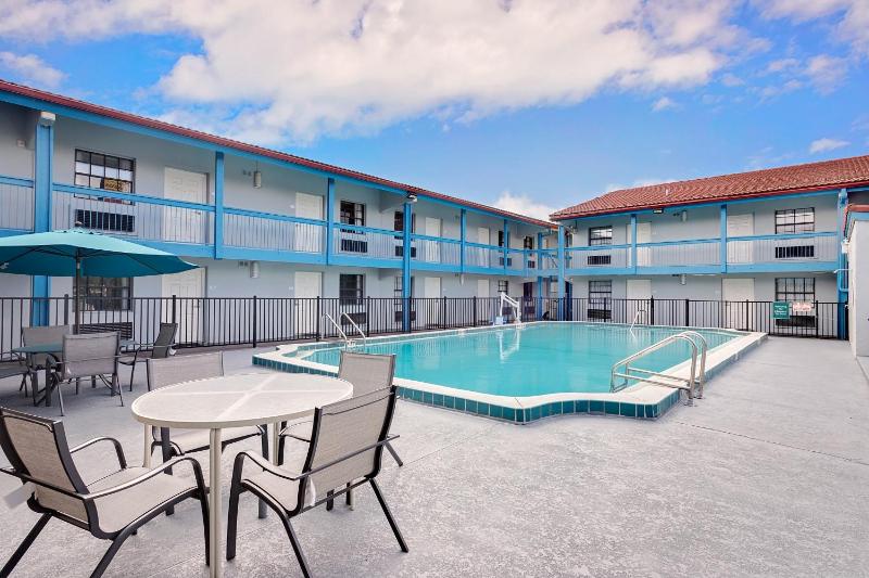 Baymont by Wyndham Jacksonville Orange Park - image 11