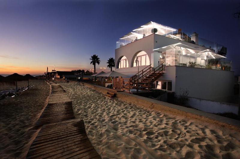 Golden Beach Guest House & Rooftop Bar - image 9
