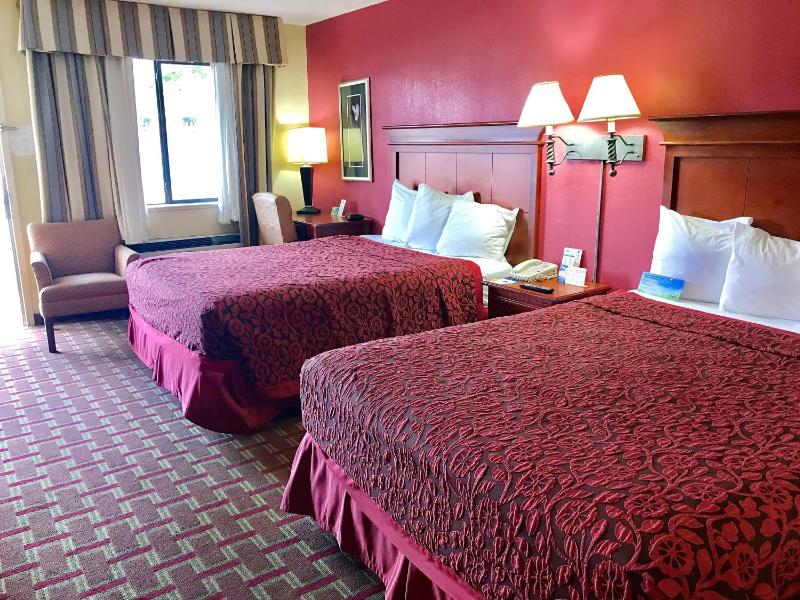 Queen Room with Two Queen Beds - Smoking image 2