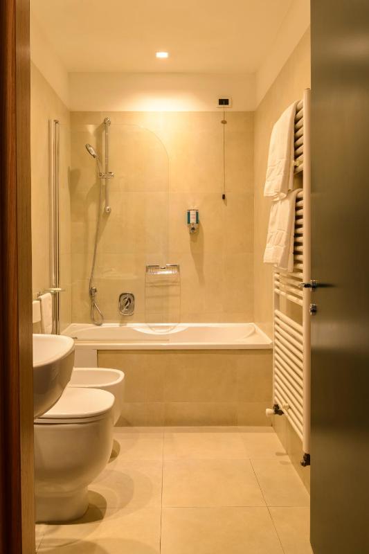 Apartment (4 Adults) image 4