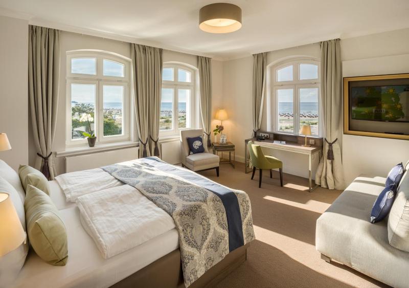 Superior Double Room with Sea View image 1