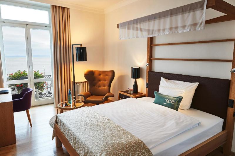 Deluxe Single Room with Lake View image 3