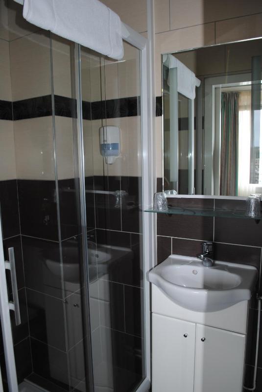 Standard Double Room - Port View image 2