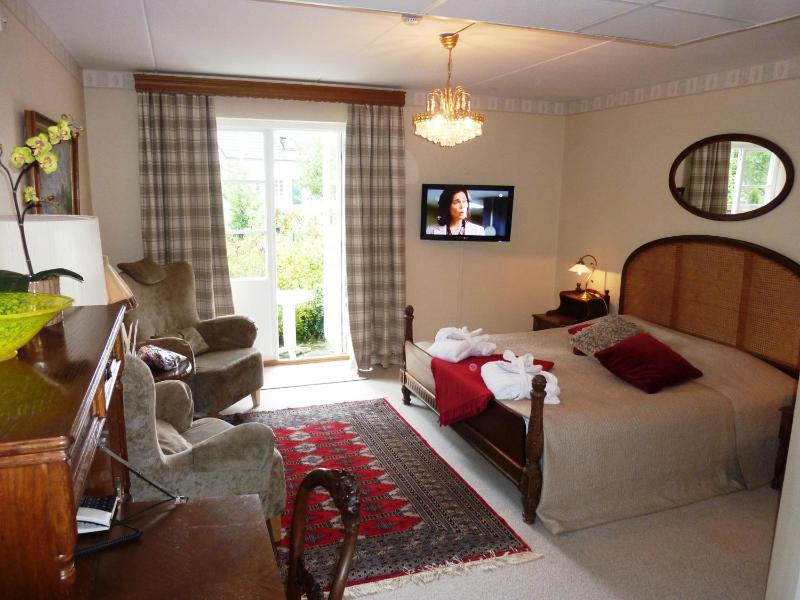 Twin Room with Terrace image 2