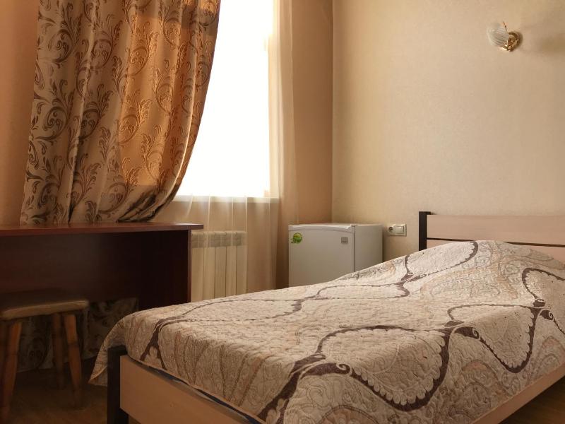 Budget Twin Room image 3