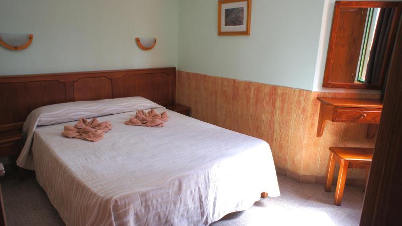 Twin Room with Pool View image 2