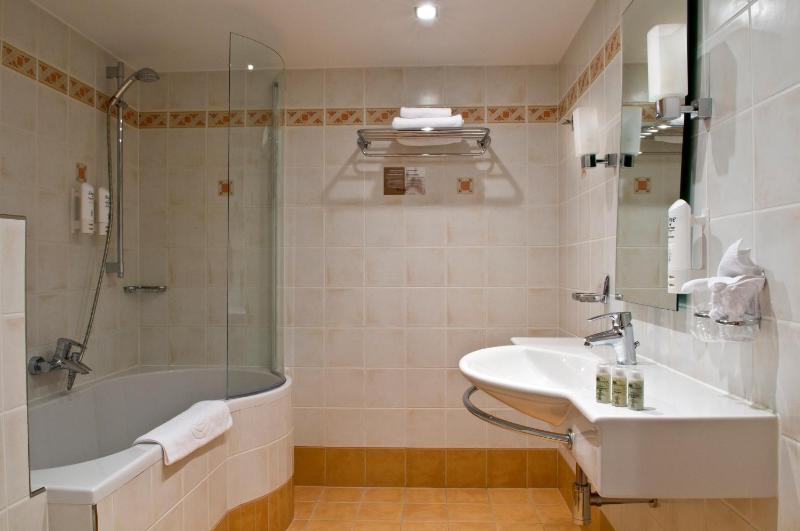 Business Twin Room image 2