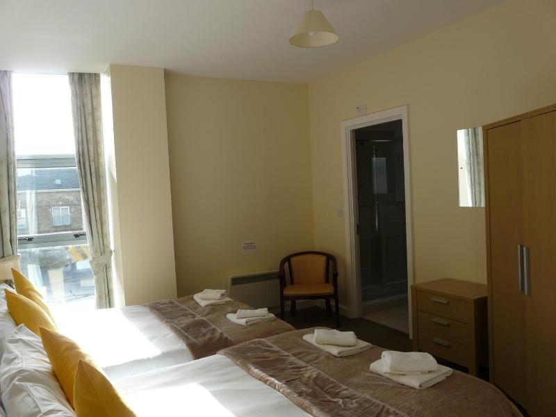One-Bedroom Apartment image 2
