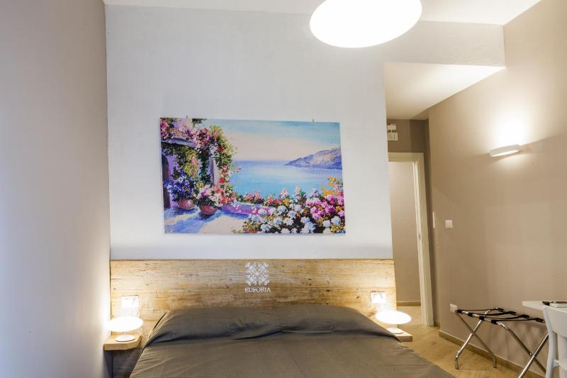 Deluxe Double Room with Balcony image 1