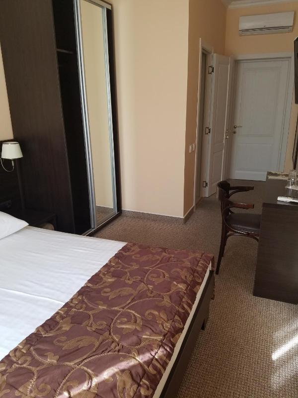 Standard Double Room image 2