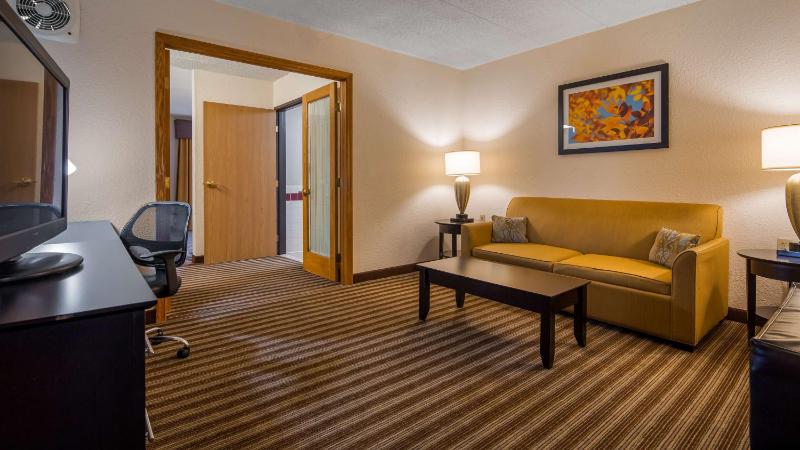 One-Bedroom King Suite with Sofa Bed - Non-Smoking image 4