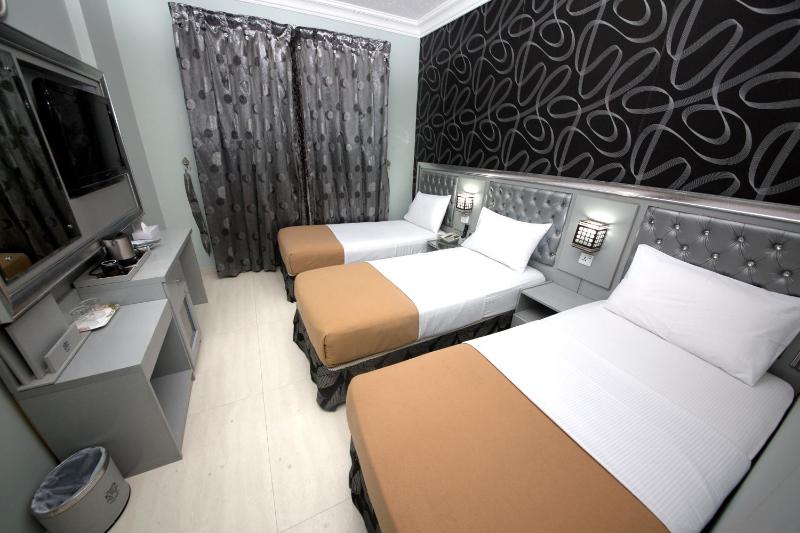 Standard Triple Room image 2