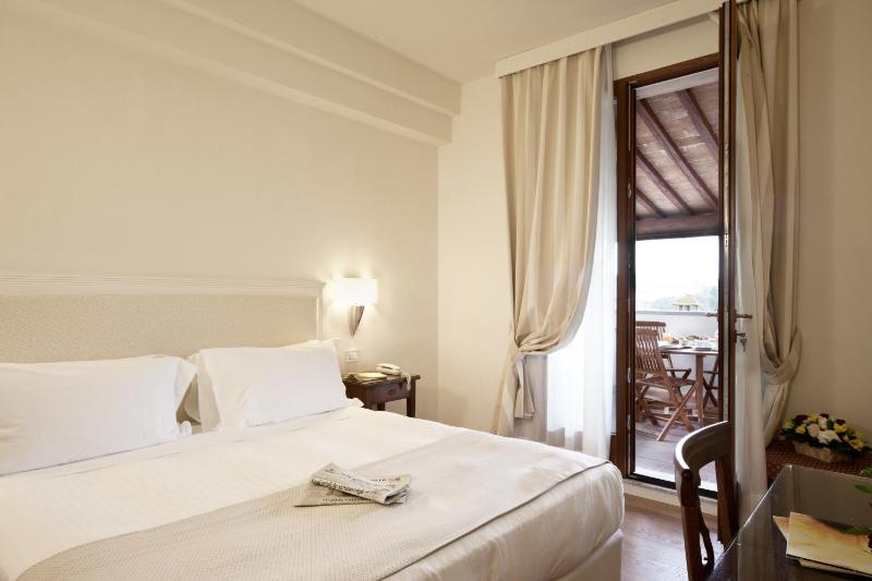Executive Double Room image 4