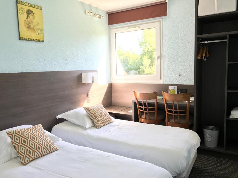 Twin Room image 1