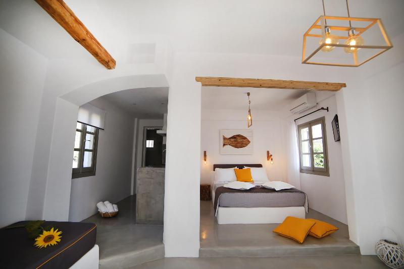 Superior Studio with Sea View (2-3 Adults) image 3