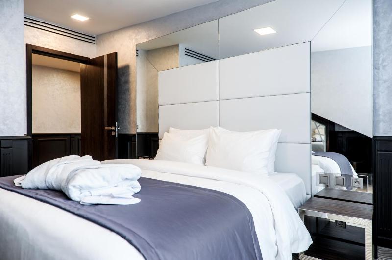 Deluxe Suite image 3