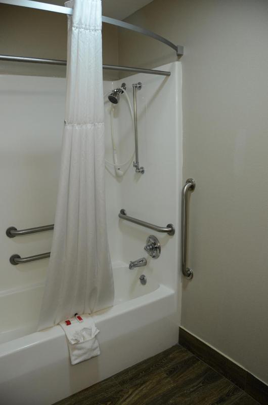 Queen Room - Mobility Access/Non-Smoking image 2