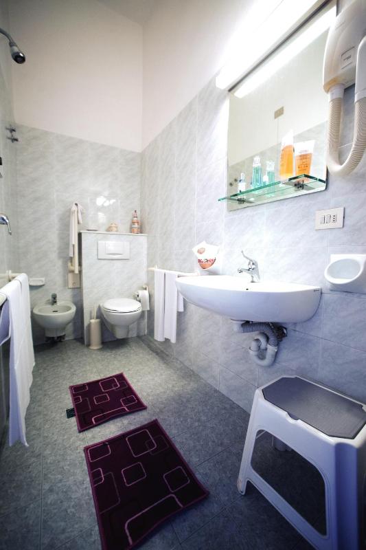 Triple Room with Balcony image 3