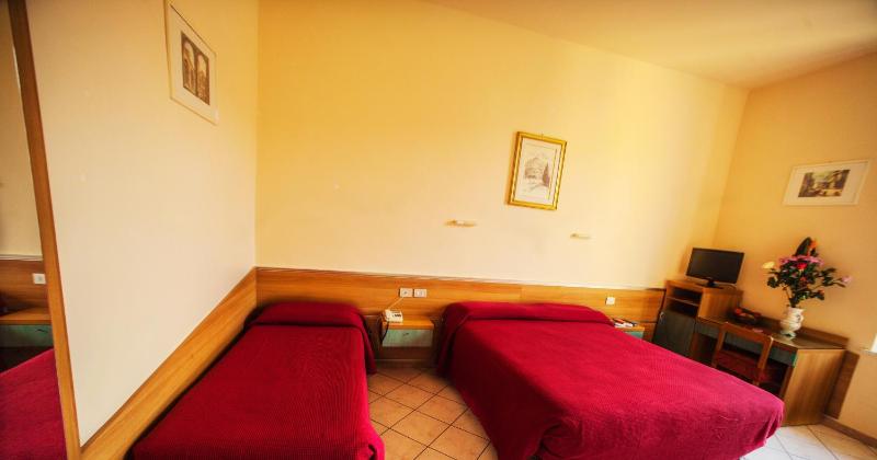 Triple Room with Balcony image 2