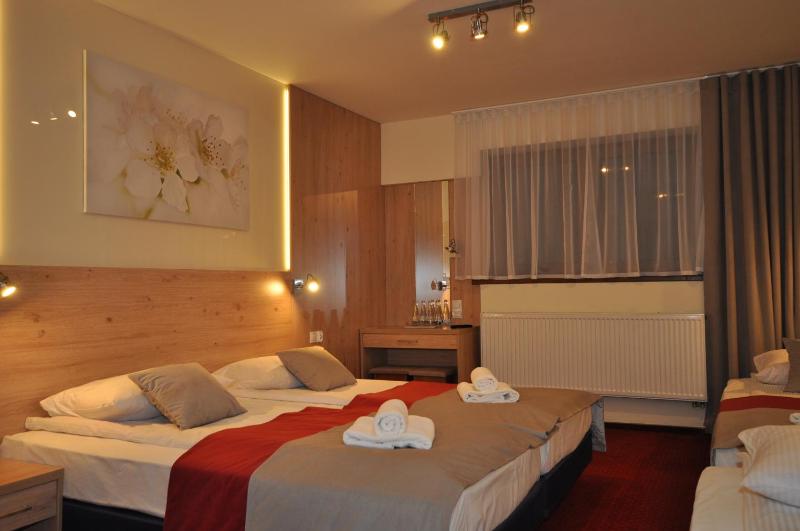 Classic Quadruple Room image 1