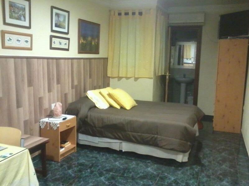 Studio (2 Adults) image 2