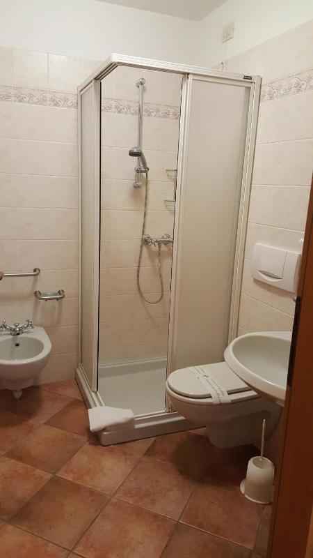 Classic Single Room image 3