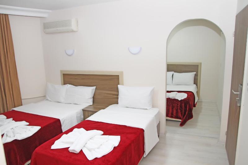 Standard Triple Room image 2