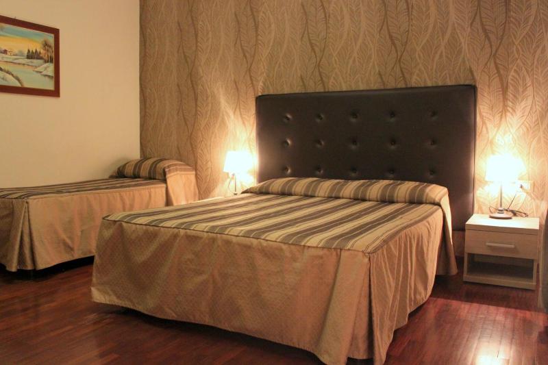 Deluxe Quadruple Room image 4