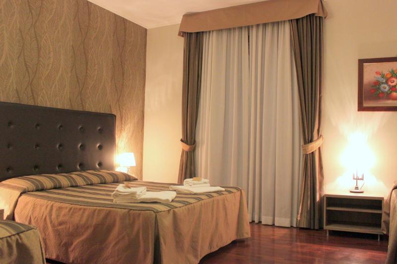 Deluxe Quadruple Room image 3