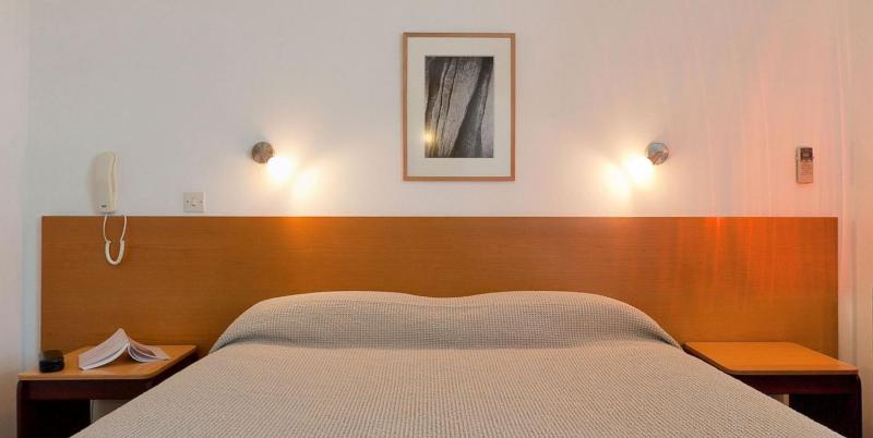 Classic Double Room with Sea View image 3