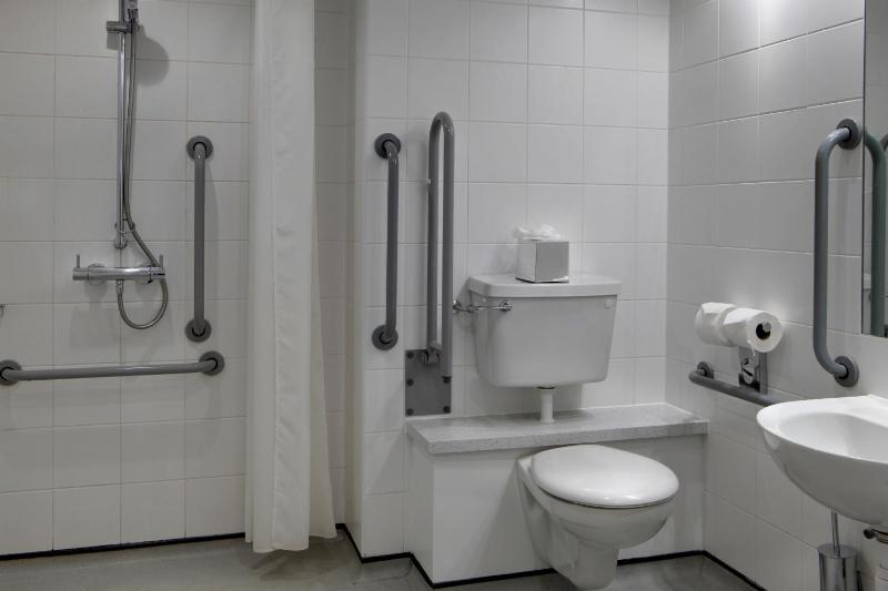 Twin Room - Non-Smoking image 2