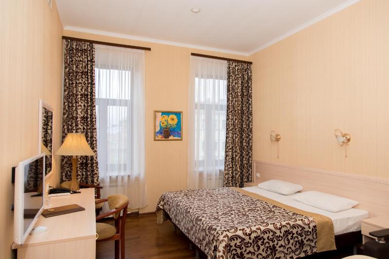 Deluxe Double or Twin Room with City View image 3