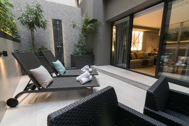 Maisonette with Private Hot Tub image 2