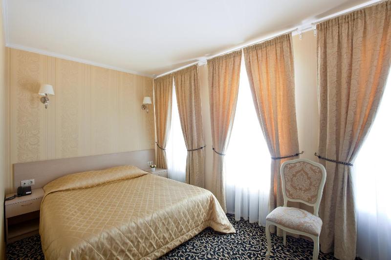 Standard Double Room image 3