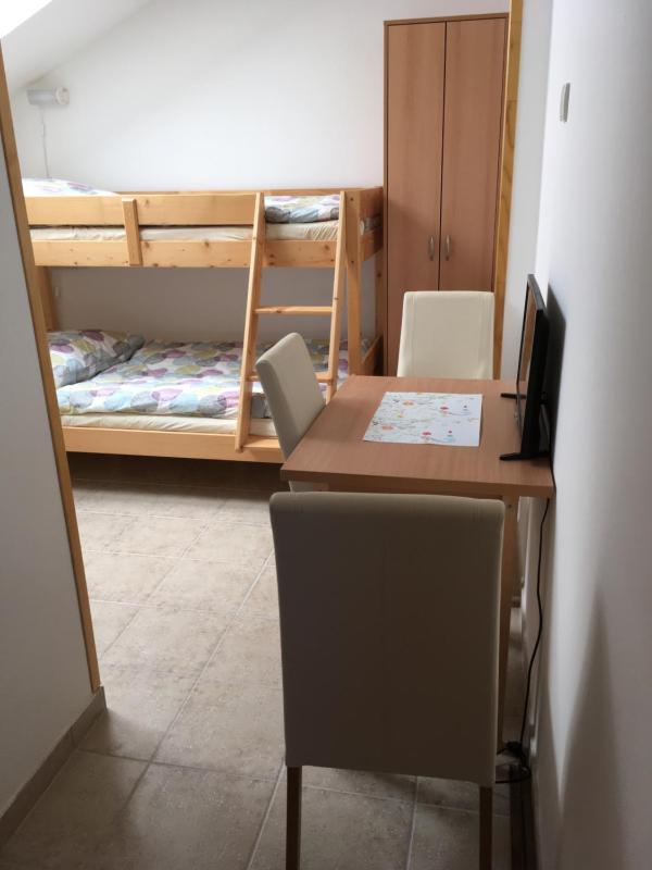 Standard Triple Room image 2