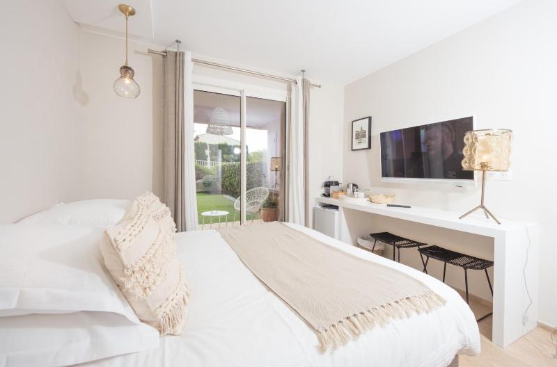 Studios 10 & 11 BY HOTEL DES LICES - image 16