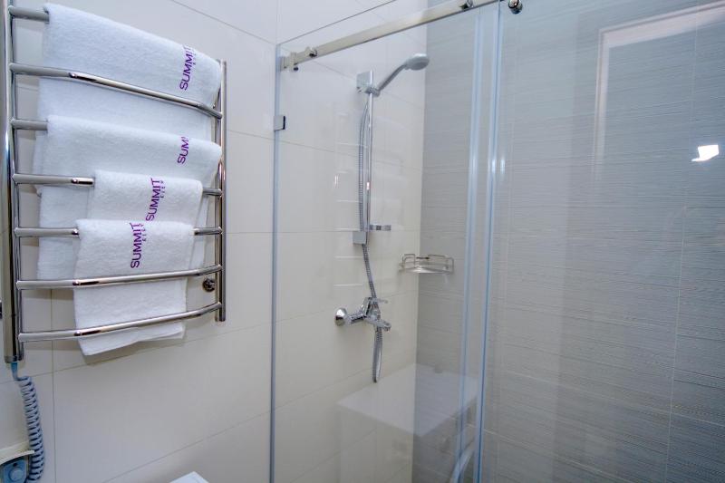 Luxury Studio Apartment with Spa Bath and Sauna image 4