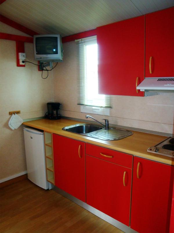 One-Bedroom Bungalow image 4