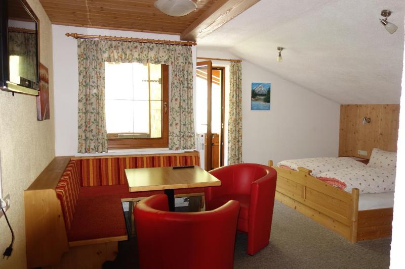 One-Bedroom Apartment image 2