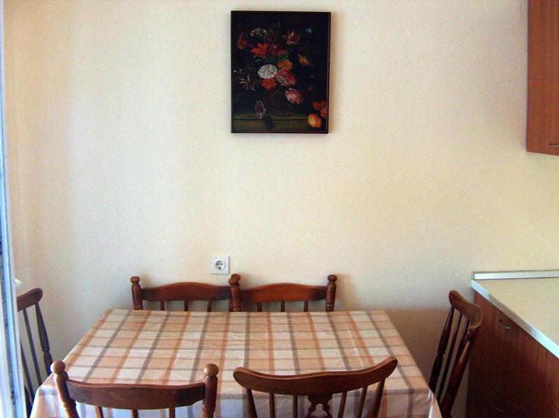 Three-Bedroom Apartment with Terrace and Sea View image 1