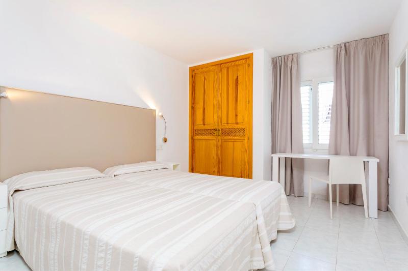 Classic Family Apartment (4 Adults + 1 Child) image 4