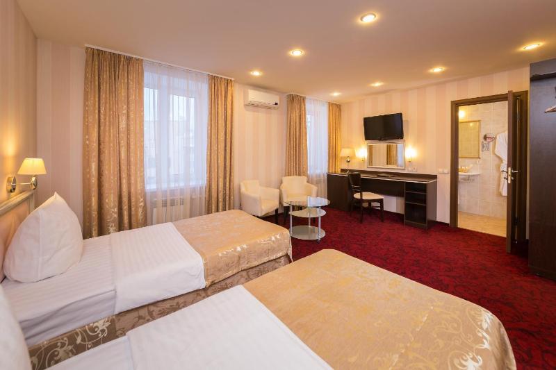 Standard Business Room image 2