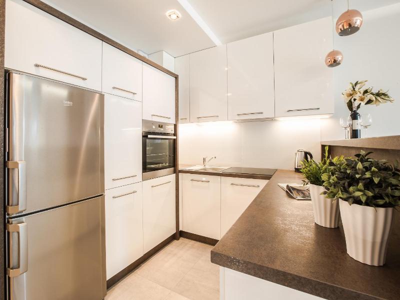Deluxe Apartment with Balcony and Air Conditioning image 3