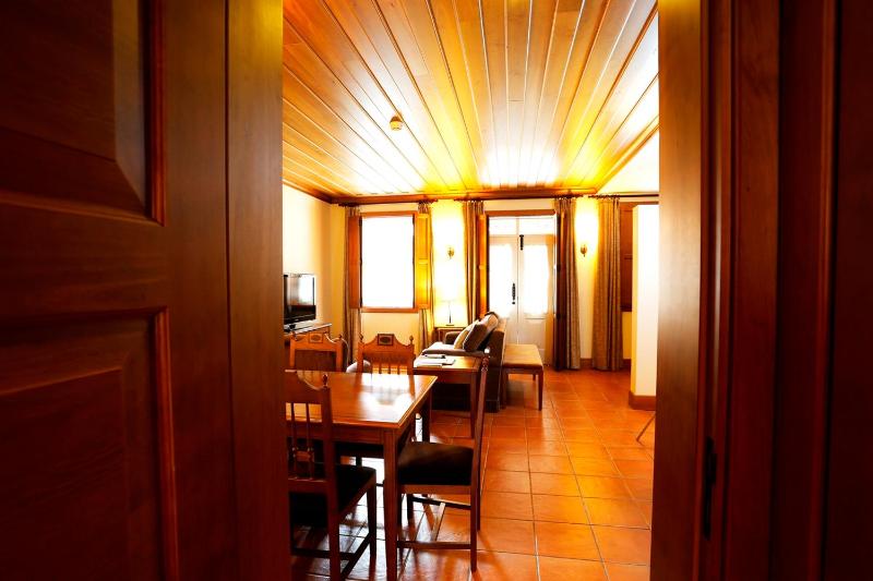 One-Bedroom Apartment image 4