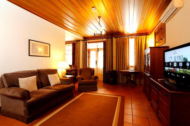 One-Bedroom Apartment image 1