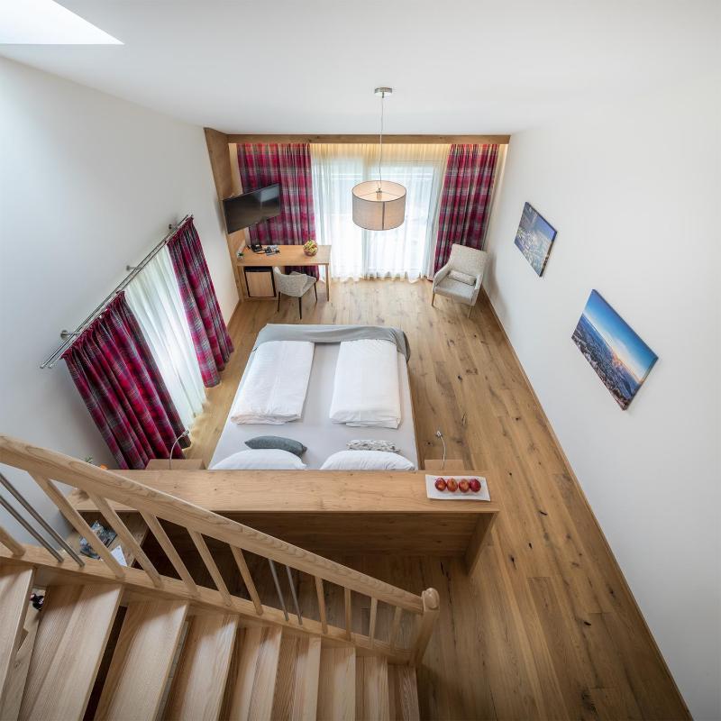 Deluxe Family Room image 2