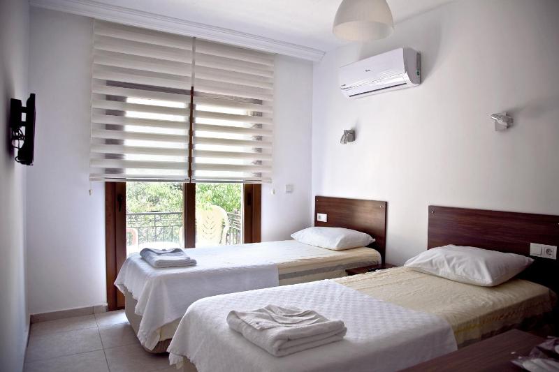 Standard Twin Room with Garden View image 1